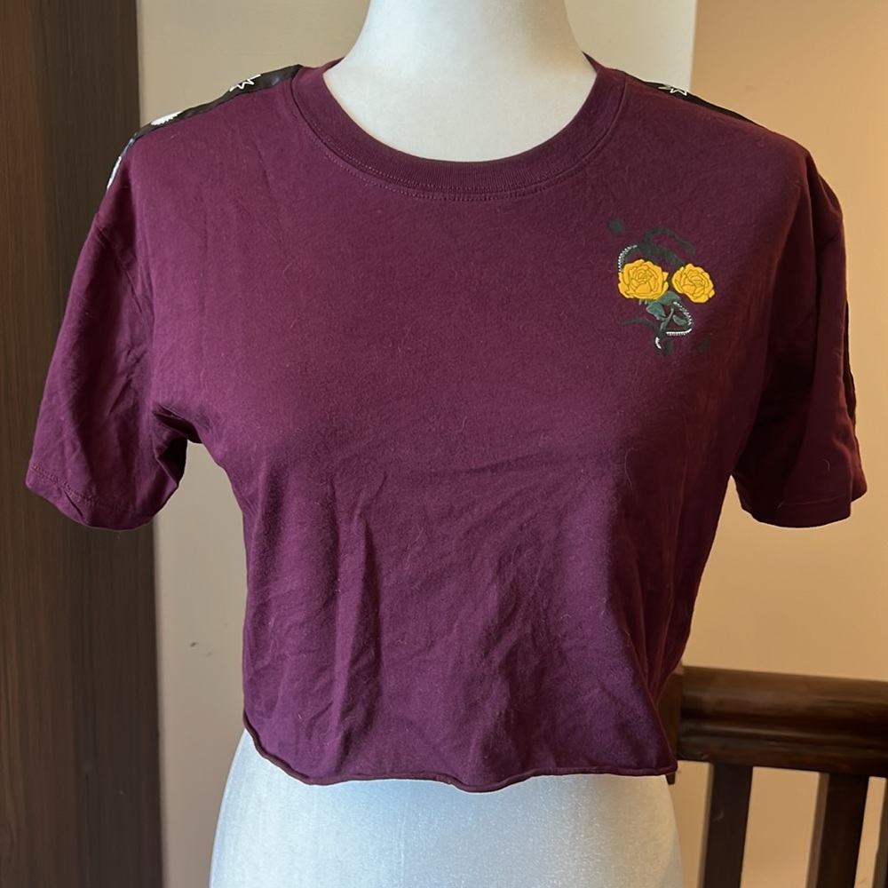 Empyre Cropped T-Shirt with Black Snakes and Yellow Roses